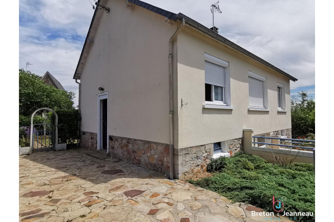 Pavilion on basement in Villaines la Juhel