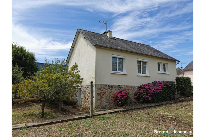 Pavilion on basement in Villaines la Juhel