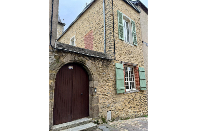 Maison hyper centre historique de Laval