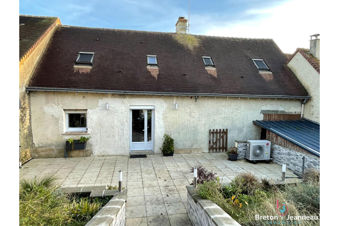 Maison de bourg rénovée à St Cosme en Vairais