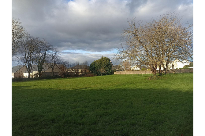 Building plot of 2579 m² in La Chapelle Janson