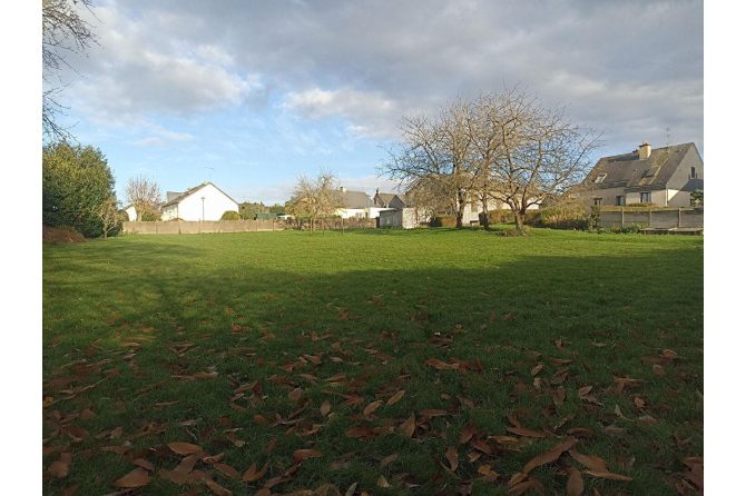 Building plot of 2579 m² in La Chapelle Janson