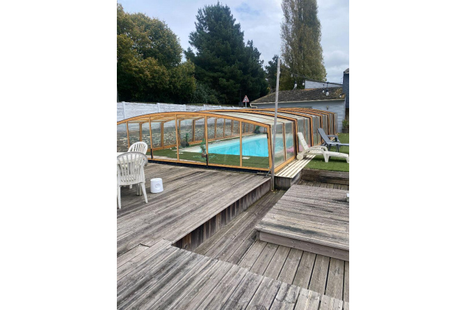 House with swimming pool in Mayenne