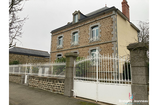 Bourgeois house in Javron Les Chapelles