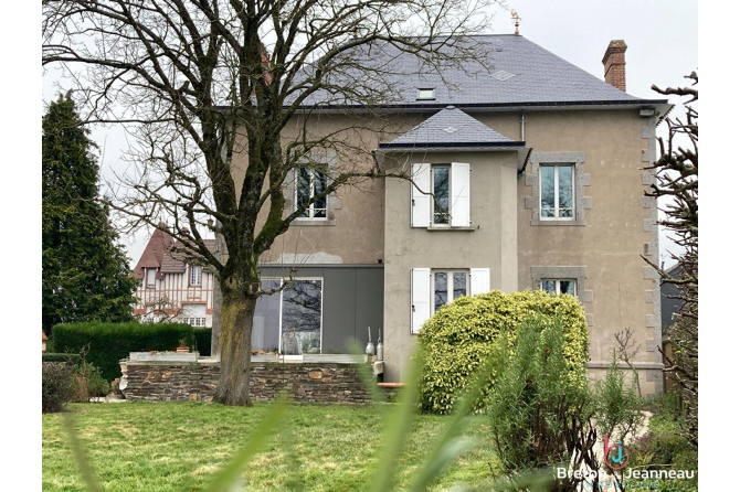 Bourgeois house in Javron Les Chapelles