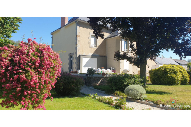 Bourgeois house in Javron Les Chapelles