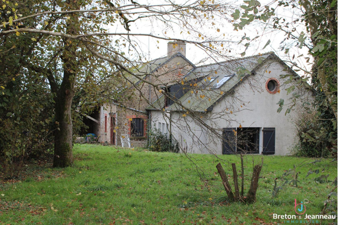 Organic dairy farm on 65 hectares all adjoining Villaines la Juhel sector