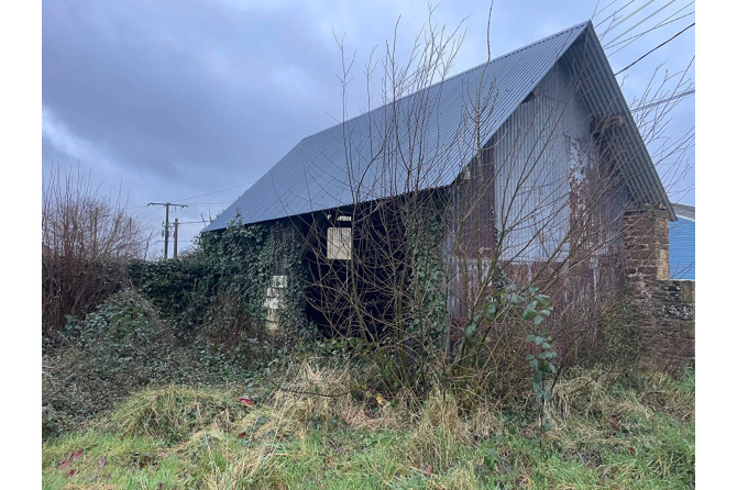 Building in Saint Denis de Gastines