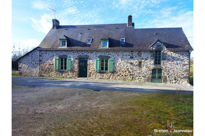 Corps de ferme sans voisins secteur Mayenne