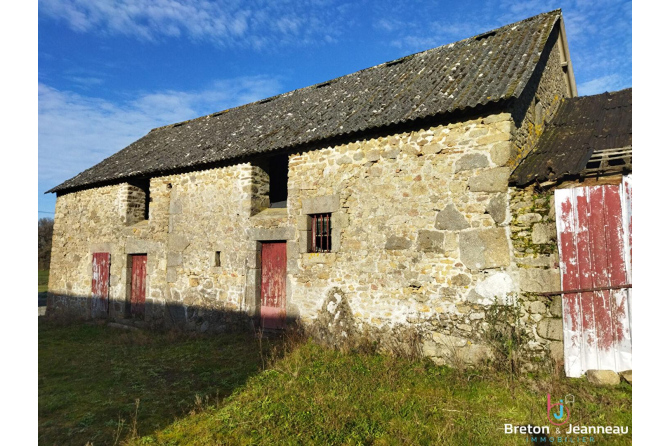 Corps de ferme sans voisins secteur Mayenne