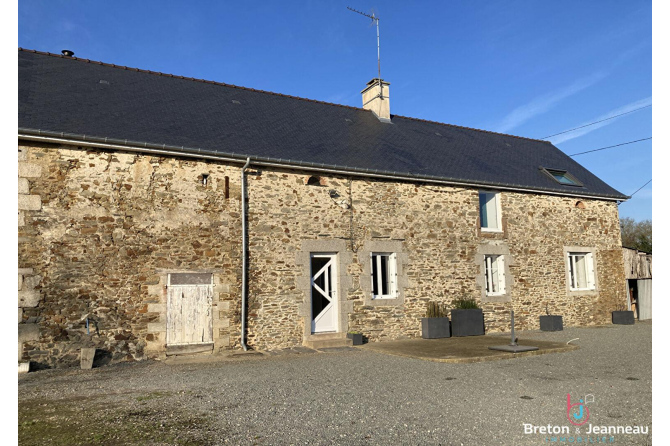 Small farmhouse on 1 ha 56 in the Villaines la Juhel sector