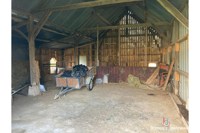 Small farmhouse on 1 ha 56 in the Villaines la Juhel sector