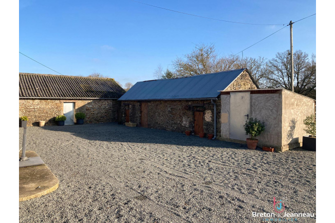 Small farmhouse on 1 ha 56 in the Villaines la Juhel sector