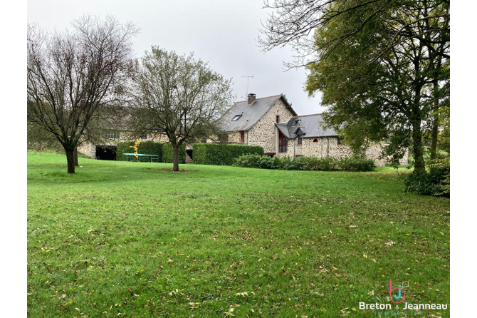 Ancien moulin sur 9200 m² à Javron les Chapelles