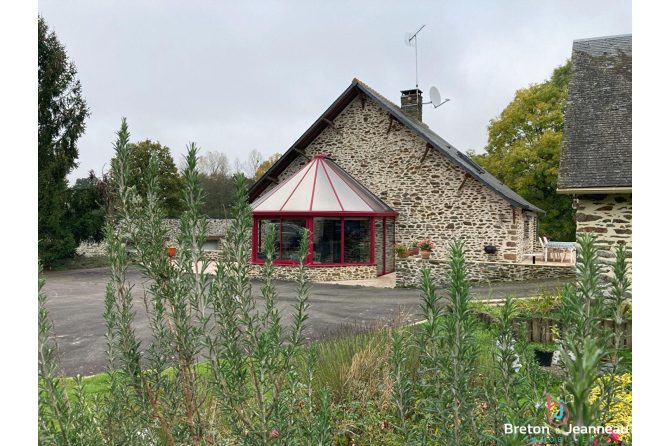 Ancien moulin sur 9200 m² à Javron les Chapelles