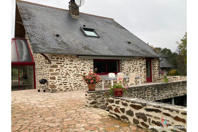 Ancien moulin sur 9200 m² à Javron les Chapelles