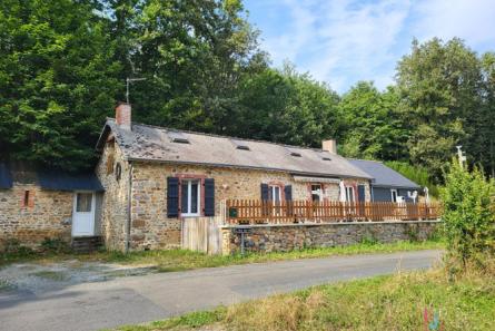 Maison sur 1 ha 17 à Saint Cénéré