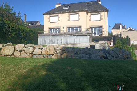 House with indoor pool in Laval