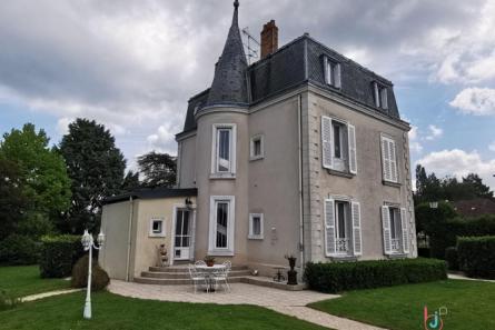 Prestigious residence in Pré en Pail