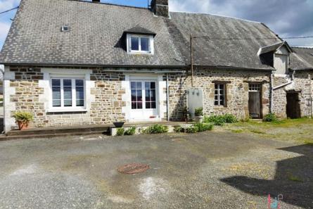 Stone farmhouse on the Mayenne/Villaines la Juhel axis