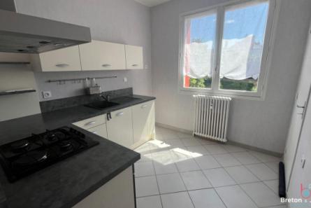 Apartment with balcony in the center of Laval