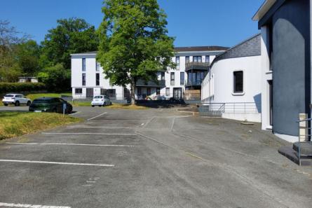 Apartment with balcony in the center of Laval