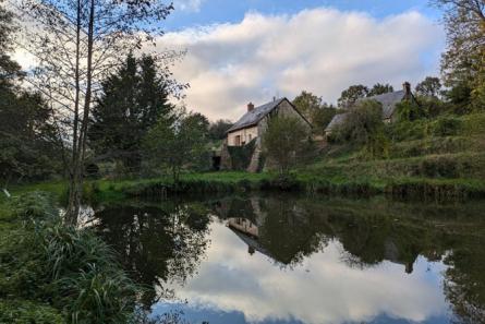 Ancien moulin sur 2ha29 avec plan d'eau secteur Evron