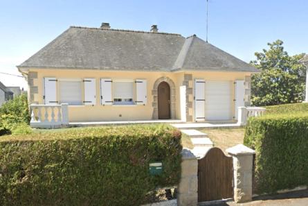 House near shops in Saint Berthevin