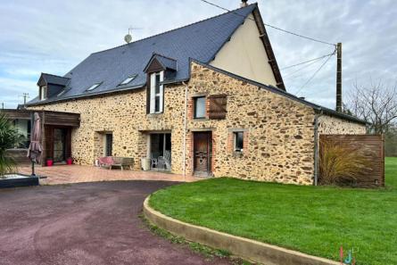 Magnifique Maison en Pierres avec Piscine  À 15 min de Laval