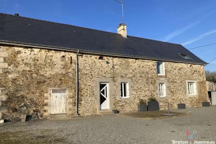 Small farmhouse on 1 ha 56 in the Villaines la Juhel sector