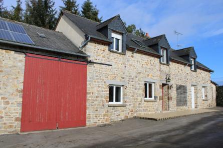 Beautiful farmhouse on 3 ha 333 in Juvigné